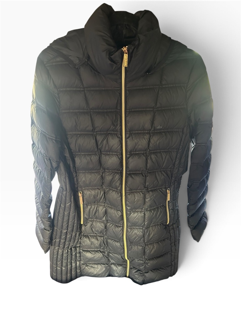 Michael Kors packable down puffer jacket with a detachable hood; NWOT